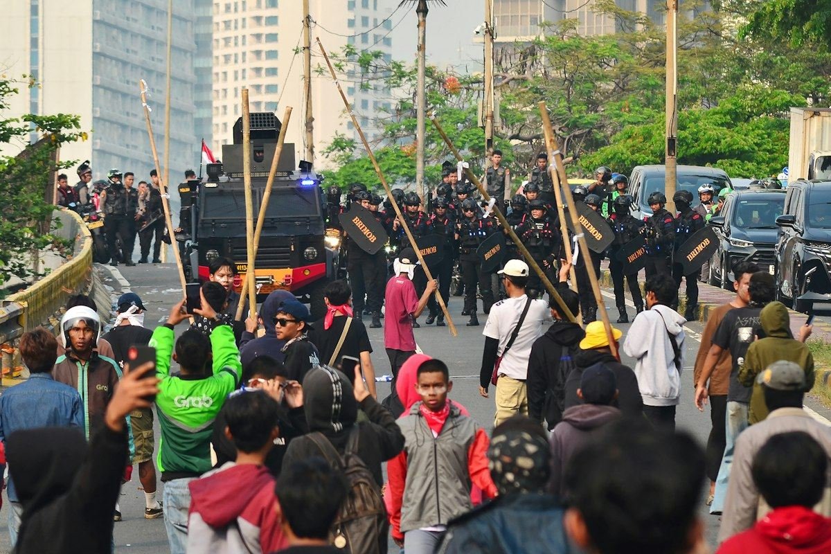 Protesters confront police line with shields and shields